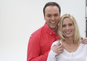 01-03-2008 SHOWBIZZ; FRANS BAUER VERTELD ZIJN VERHAAL EXCLUSIEF IN WEEKBLAD PRIVE. Hun exclusieve verhaal met z n drieen, Frans en Mariska Bauer en Laura Lynn. Evert Santegoeds en Edwin Bredius reden naar Brussel en hadden een ontmoeting met het drie tal. Het hele verhaal staat aanstaande maandag in een eerder te verschijnen nummer van weekblad Prive. Nadat Story Nederland verbijsterde met een verhaal dat Frans Bauer warme gevoelens zou hebben voor Laura Lynn komt Prive nu echt met de WAARHEID verteld door Frans en Mariska Bauer en Laura Lynn. Het tien pagina-s exclusieve verhaal met exclusieve foto-s van Albert den Iseger ligt maandag morgen klaar bij de kiosk. 
exclusieve foto: Albert den Iseger.