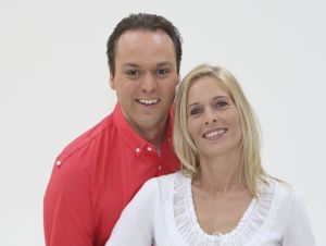 01-03-2008 SHOWBIZZ; FRANS BAUER VERTELD ZIJN VERHAAL EXCLUSIEF IN WEEKBLAD PRIVE. Hun exclusieve verhaal met z n drieen, Frans en Mariska Bauer en Laura Lynn. Evert Santegoeds en Edwin Bredius reden naar Brussel en hadden een ontmoeting met het drie tal. Het hele verhaal staat aanstaande maandag in een eerder te verschijnen nummer van weekblad Prive. Nadat Story Nederland verbijsterde met een verhaal dat Frans Bauer warme gevoelens zou hebben voor Laura Lynn komt Prive nu echt met de WAARHEID verteld door Frans en Mariska Bauer en Laura Lynn. Het tien pagina-s exclusieve verhaal met exclusieve foto-s van Albert den Iseger ligt maandag morgen klaar bij de kiosk. 
exclusieve foto: Albert den Iseger.
