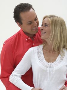 01-03-2008 SHOWBIZZ; FRANS BAUER VERTELD ZIJN VERHAAL EXCLUSIEF IN WEEKBLAD PRIVE. Hun exclusieve verhaal met z n drieen, Frans en Mariska Bauer en Laura Lynn. Evert Santegoeds en Edwin Bredius reden naar Brussel en hadden een ontmoeting met het drie tal. Het hele verhaal staat aanstaande maandag in een eerder te verschijnen nummer van weekblad Prive. Nadat Story Nederland verbijsterde met een verhaal dat Frans Bauer warme gevoelens zou hebben voor Laura Lynn komt Prive nu echt met de WAARHEID verteld door Frans en Mariska Bauer en Laura Lynn. Het tien pagina-s exclusieve verhaal met exclusieve foto-s van Albert den Iseger ligt maandag morgen klaar bij de kiosk. 
exclusieve foto: Albert den Iseger.