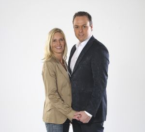 01-03-2008 SHOWBIZZ; FRANS BAUER VERTELD ZIJN VERHAAL EXCLUSIEF IN WEEKBLAD PRIVE. Hun exclusieve verhaal met z n drieen, Frans en Mariska Bauer en Laura Lynn. Evert Santegoeds en Edwin Bredius reden naar Brussel en hadden een ontmoeting met het drie tal. Het hele verhaal staat aanstaande maandag in een eerder te verschijnen nummer van weekblad Prive. Nadat Story Nederland verbijsterde met een verhaal dat Frans Bauer warme gevoelens zou hebben voor Laura Lynn komt Prive nu echt met de WAARHEID verteld door Frans en Mariska Bauer en Laura Lynn. Het tien pagina-s exclusieve verhaal met exclusieve foto-s van Albert den Iseger ligt maandag morgen klaar bij de kiosk. 
exclusieve foto: Albert den Iseger.