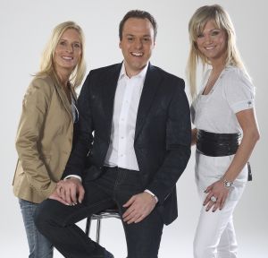 01-03-2008 SHOWBIZZ; FRANS BAUER VERTELD ZIJN VERHAAL EXCLUSIEF IN WEEKBLAD PRIVE. Hun exclusieve verhaal met z n drieen, Frans en Mariska Bauer en Laura Lynn. Evert Santegoeds en Edwin Bredius reden naar Brussel en hadden een ontmoeting met het drie tal. Het hele verhaal staat aanstaande maandag in een eerder te verschijnen nummer van weekblad Prive. Nadat Story Nederland verbijsterde met een verhaal dat Frans Bauer warme gevoelens zou hebben voor Laura Lynn komt Prive nu echt met de WAARHEID verteld door Frans en Mariska Bauer en Laura Lynn. Het tien pagina-s exclusieve verhaal met exclusieve foto-s van Albert den Iseger ligt maandag morgen klaar bij de kiosk. 
exclusieve foto: Albert den Iseger.