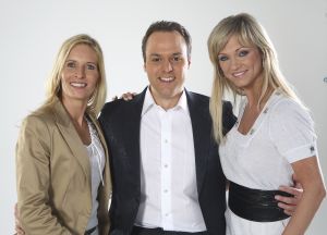 01-03-2008 SHOWBIZZ; FRANS BAUER VERTELD ZIJN VERHAAL EXCLUSIEF IN WEEKBLAD PRIVE. Hun exclusieve verhaal met z n drieen, Frans en Mariska Bauer en Laura Lynn. Evert Santegoeds en Edwin Bredius reden naar Brussel en hadden een ontmoeting met het drie tal. Het hele verhaal staat aanstaande maandag in een eerder te verschijnen nummer van weekblad Prive. Nadat Story Nederland verbijsterde met een verhaal dat Frans Bauer warme gevoelens zou hebben voor Laura Lynn komt Prive nu echt met de WAARHEID verteld door Frans en Mariska Bauer en Laura Lynn. Het tien pagina-s exclusieve verhaal met exclusieve foto-s van Albert den Iseger ligt maandag morgen klaar bij de kiosk. 
exclusieve foto: Albert den Iseger.