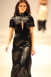 31-03-2008 SHOWBIZZ; MONIQUE COLLIGNON PRESENTEERDE WAANZINNIGE COUTURE COLLECTIE VOORJAAR 2008. In het decor van staal en de sfeer van een oude fabriek presenteerde MC. een waanzinnige zomercollectie voor de meer dan 500 aanwezige. Heup wiegend flaneerden 19 modellen over de witte catwalk met felgekleurde creaties en prachtige hoeden. De kleuren  Zwart wit bepaalden ook een groot blok van de bijzondere voorjaarscollectie. Het trouwe MC publiek was laaiend enthousiast,  en terecht want een dergelijk show komt niet dagelijks voor in Amsterdam. Vele bekenden waren weer aanwezig oa. Annemarie van Gaal, Jasmine Sendar in een prachtige creatie van Addy van de Krommenacker -zij durft wel- Micky Hoogendijk met Hummer, Daphne Dekkers, Stella Gomans, Jan en Monique des Bouvrie en natuurlijk onze mode verslaggever en deskundige Maik de Boer.
foto: Albert den Iseger.