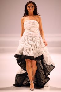31-03-2008 SHOWBIZZ; MONIQUE COLLIGNON PRESENTEERDE WAANZINNIGE COUTURE COLLECTIE VOORJAAR 2008. In het decor van staal en de sfeer van een oude fabriek presenteerde MC. een waanzinnige zomercollectie voor de meer dan 500 aanwezige. Heup wiegend flaneerden 19 modellen over de witte catwalk met felgekleurde creaties en prachtige hoeden. De kleuren  Zwart wit bepaalden ook een groot blok van de bijzondere voorjaarscollectie. Het trouwe MC publiek was laaiend enthousiast,  en terecht want een dergelijk show komt niet dagelijks voor in Amsterdam. Vele bekenden waren weer aanwezig oa. Annemarie van Gaal, Jasmine Sendar in een prachtige creatie van Addy van de Krommenacker -zij durft wel- Micky Hoogendijk met Hummer, Daphne Dekkers, Stella Gomans, Jan en Monique des Bouvrie en natuurlijk onze mode verslaggever en deskundige Maik de Boer.
foto: Albert den Iseger.