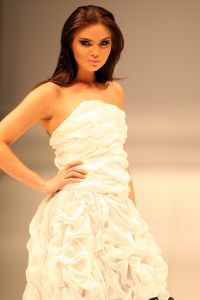 31-03-2008 SHOWBIZZ; MONIQUE COLLIGNON PRESENTEERDE WAANZINNIGE COUTURE COLLECTIE VOORJAAR 2008. In het decor van staal en de sfeer van een oude fabriek presenteerde MC. een waanzinnige zomercollectie voor de meer dan 500 aanwezige. Heup wiegend flaneerden 19 modellen over de witte catwalk met felgekleurde creaties en prachtige hoeden. De kleuren  Zwart wit bepaalden ook een groot blok van de bijzondere voorjaarscollectie. Het trouwe MC publiek was laaiend enthousiast,  en terecht want een dergelijk show komt niet dagelijks voor in Amsterdam. Vele bekenden waren weer aanwezig oa. Annemarie van Gaal, Jasmine Sendar in een prachtige creatie van Addy van de Krommenacker -zij durft wel- Micky Hoogendijk met Hummer, Daphne Dekkers, Stella Gomans, Jan en Monique des Bouvrie en natuurlijk onze mode verslaggever en deskundige Maik de Boer.
foto: Albert den Iseger.