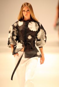 31-03-2008 SHOWBIZZ; MONIQUE COLLIGNON PRESENTEERDE WAANZINNIGE COUTURE COLLECTIE VOORJAAR 2008. In het decor van staal en de sfeer van een oude fabriek presenteerde MC. een waanzinnige zomercollectie voor de meer dan 500 aanwezige. Heup wiegend flaneerden 19 modellen over de witte catwalk met felgekleurde creaties en prachtige hoeden. De kleuren  Zwart wit bepaalden ook een groot blok van de bijzondere voorjaarscollectie. Het trouwe MC publiek was laaiend enthousiast,  en terecht want een dergelijk show komt niet dagelijks voor in Amsterdam. Vele bekenden waren weer aanwezig oa. Annemarie van Gaal, Jasmine Sendar in een prachtige creatie van Addy van de Krommenacker -zij durft wel- Micky Hoogendijk met Hummer, Daphne Dekkers, Stella Gomans, Jan en Monique des Bouvrie en natuurlijk onze mode verslaggever en deskundige Maik de Boer.
foto: Albert den Iseger.