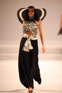 31-03-2008 SHOWBIZZ; MONIQUE COLLIGNON PRESENTEERDE WAANZINNIGE COUTURE COLLECTIE VOORJAAR 2008. In het decor van staal en de sfeer van een oude fabriek presenteerde MC. een waanzinnige zomercollectie voor de meer dan 500 aanwezige. Heup wiegend flaneerden 19 modellen over de witte catwalk met felgekleurde creaties en prachtige hoeden. De kleuren  Zwart wit bepaalden ook een groot blok van de bijzondere voorjaarscollectie. Het trouwe MC publiek was laaiend enthousiast,  en terecht want een dergelijk show komt niet dagelijks voor in Amsterdam. Vele bekenden waren weer aanwezig oa. Annemarie van Gaal, Jasmine Sendar in een prachtige creatie van Addy van de Krommenacker -zij durft wel- Micky Hoogendijk met Hummer, Daphne Dekkers, Stella Gomans, Jan en Monique des Bouvrie en natuurlijk onze mode verslaggever en deskundige Maik de Boer.
foto: Albert den Iseger.