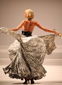 31-03-2008 SHOWBIZZ; MONIQUE COLLIGNON PRESENTEERDE WAANZINNIGE COUTURE COLLECTIE VOORJAAR 2008. In het decor van staal en de sfeer van een oude fabriek presenteerde MC. een waanzinnige zomercollectie voor de meer dan 500 aanwezige. Heup wiegend flaneerden 19 modellen over de witte catwalk met felgekleurde creaties en prachtige hoeden. De kleuren  Zwart wit bepaalden ook een groot blok van de bijzondere voorjaarscollectie. Het trouwe MC publiek was laaiend enthousiast,  en terecht want een dergelijk show komt niet dagelijks voor in Amsterdam. Vele bekenden waren weer aanwezig oa. Annemarie van Gaal, Jasmine Sendar in een prachtige creatie van Addy van de Krommenacker -zij durft wel- Micky Hoogendijk met Hummer, Daphne Dekkers, Stella Gomans, Jan en Monique des Bouvrie en natuurlijk onze mode verslaggever en deskundige Maik de Boer.
foto: Albert den Iseger.