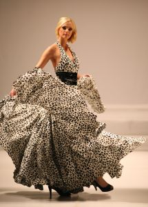 31-03-2008 SHOWBIZZ; MONIQUE COLLIGNON PRESENTEERDE WAANZINNIGE COUTURE COLLECTIE VOORJAAR 2008. In het decor van staal en de sfeer van een oude fabriek presenteerde MC. een waanzinnige zomercollectie voor de meer dan 500 aanwezige. Heup wiegend flaneerden 19 modellen over de witte catwalk met felgekleurde creaties en prachtige hoeden. De kleuren  Zwart wit bepaalden ook een groot blok van de bijzondere voorjaarscollectie. Het trouwe MC publiek was laaiend enthousiast,  en terecht want een dergelijk show komt niet dagelijks voor in Amsterdam. Vele bekenden waren weer aanwezig oa. Annemarie van Gaal, Jasmine Sendar in een prachtige creatie van Addy van de Krommenacker -zij durft wel- Micky Hoogendijk met Hummer, Daphne Dekkers, Stella Gomans, Jan en Monique des Bouvrie en natuurlijk onze mode verslaggever en deskundige Maik de Boer.
foto: Albert den Iseger.