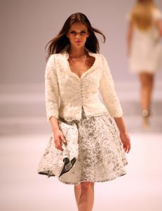31-03-2008 SHOWBIZZ; MONIQUE COLLIGNON PRESENTEERDE WAANZINNIGE COUTURE COLLECTIE VOORJAAR 2008. In het decor van staal en de sfeer van een oude fabriek presenteerde MC. een waanzinnige zomercollectie voor de meer dan 500 aanwezige. Heup wiegend flaneerden 19 modellen over de witte catwalk met felgekleurde creaties en prachtige hoeden. De kleuren  Zwart wit bepaalden ook een groot blok van de bijzondere voorjaarscollectie. Het trouwe MC publiek was laaiend enthousiast,  en terecht want een dergelijk show komt niet dagelijks voor in Amsterdam. Vele bekenden waren weer aanwezig oa. Annemarie van Gaal, Jasmine Sendar in een prachtige creatie van Addy van de Krommenacker -zij durft wel- Micky Hoogendijk met Hummer, Daphne Dekkers, Stella Gomans, Jan en Monique des Bouvrie en natuurlijk onze mode verslaggever en deskundige Maik de Boer.
foto: Albert den Iseger.