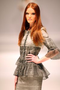 31-03-2008 SHOWBIZZ; MONIQUE COLLIGNON PRESENTEERDE WAANZINNIGE COUTURE COLLECTIE VOORJAAR 2008. In het decor van staal en de sfeer van een oude fabriek presenteerde MC. een waanzinnige zomercollectie voor de meer dan 500 aanwezige. Heup wiegend flaneerden 19 modellen over de witte catwalk met felgekleurde creaties en prachtige hoeden. De kleuren  Zwart wit bepaalden ook een groot blok van de bijzondere voorjaarscollectie. Het trouwe MC publiek was laaiend enthousiast,  en terecht want een dergelijk show komt niet dagelijks voor in Amsterdam. Vele bekenden waren weer aanwezig oa. Annemarie van Gaal, Jasmine Sendar in een prachtige creatie van Addy van de Krommenacker -zij durft wel- Micky Hoogendijk met Hummer, Daphne Dekkers, Stella Gomans, Jan en Monique des Bouvrie en natuurlijk onze mode verslaggever en deskundige Maik de Boer.
foto: Albert den Iseger.