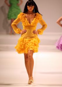 31-03-2008 SHOWBIZZ; MONIQUE COLLIGNON PRESENTEERDE WAANZINNIGE COUTURE COLLECTIE VOORJAAR 2008. In het decor van staal en de sfeer van een oude fabriek presenteerde MC. een waanzinnige zomercollectie voor de meer dan 500 aanwezige. Heup wiegend flaneerden 19 modellen over de witte catwalk met felgekleurde creaties en prachtige hoeden. De kleuren  Zwart wit bepaalden ook een groot blok van de bijzondere voorjaarscollectie. Het trouwe MC publiek was laaiend enthousiast,  en terecht want een dergelijk show komt niet dagelijks voor in Amsterdam. Vele bekenden waren weer aanwezig oa. Annemarie van Gaal, Jasmine Sendar in een prachtige creatie van Addy van de Krommenacker -zij durft wel- Micky Hoogendijk met Hummer, Daphne Dekkers, Stella Gomans, Jan en Monique des Bouvrie en natuurlijk onze mode verslaggever en deskundige Maik de Boer.
foto: Albert den Iseger.