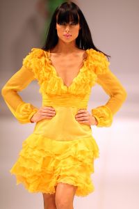 31-03-2008 SHOWBIZZ; MONIQUE COLLIGNON PRESENTEERDE WAANZINNIGE COUTURE COLLECTIE VOORJAAR 2008. In het decor van staal en de sfeer van een oude fabriek presenteerde MC. een waanzinnige zomercollectie voor de meer dan 500 aanwezige. Heup wiegend flaneerden 19 modellen over de witte catwalk met felgekleurde creaties en prachtige hoeden. De kleuren  Zwart wit bepaalden ook een groot blok van de bijzondere voorjaarscollectie. Het trouwe MC publiek was laaiend enthousiast,  en terecht want een dergelijk show komt niet dagelijks voor in Amsterdam. Vele bekenden waren weer aanwezig oa. Annemarie van Gaal, Jasmine Sendar in een prachtige creatie van Addy van de Krommenacker -zij durft wel- Micky Hoogendijk met Hummer, Daphne Dekkers, Stella Gomans, Jan en Monique des Bouvrie en natuurlijk onze mode verslaggever en deskundige Maik de Boer.
foto: Albert den Iseger.