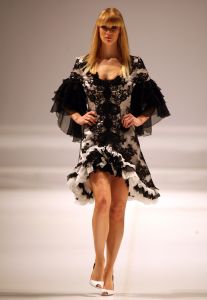 31-03-2008 SHOWBIZZ; MONIQUE COLLIGNON PRESENTEERDE WAANZINNIGE COUTURE COLLECTIE VOORJAAR 2008. In het decor van staal en de sfeer van een oude fabriek presenteerde MC. een waanzinnige zomercollectie voor de meer dan 500 aanwezige. Heup wiegend flaneerden 19 modellen over de witte catwalk met felgekleurde creaties en prachtige hoeden. De kleuren  Zwart wit bepaalden ook een groot blok van de bijzondere voorjaarscollectie. Het trouwe MC publiek was laaiend enthousiast,  en terecht want een dergelijk show komt niet dagelijks voor in Amsterdam. Vele bekenden waren weer aanwezig oa. Annemarie van Gaal, Jasmine Sendar in een prachtige creatie van Addy van de Krommenacker -zij durft wel- Micky Hoogendijk met Hummer, Daphne Dekkers, Stella Gomans, Jan en Monique des Bouvrie en natuurlijk onze mode verslaggever en deskundige Maik de Boer.
foto: Albert den Iseger.