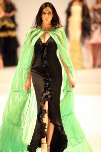 31-03-2008 SHOWBIZZ; MONIQUE COLLIGNON PRESENTEERDE WAANZINNIGE COUTURE COLLECTIE VOORJAAR 2008. In het decor van staal en de sfeer van een oude fabriek presenteerde MC. een waanzinnige zomercollectie voor de meer dan 500 aanwezige. Heup wiegend flaneerden 19 modellen over de witte catwalk met felgekleurde creaties en prachtige hoeden. De kleuren  Zwart wit bepaalden ook een groot blok van de bijzondere voorjaarscollectie. Het trouwe MC publiek was laaiend enthousiast,  en terecht want een dergelijk show komt niet dagelijks voor in Amsterdam. Vele bekenden waren weer aanwezig oa. Annemarie van Gaal, Jasmine Sendar in een prachtige creatie van Addy van de Krommenacker -zij durft wel- Micky Hoogendijk met Hummer, Daphne Dekkers, Stella Gomans, Jan en Monique des Bouvrie en natuurlijk onze mode verslaggever en deskundige Maik de Boer.
foto: Albert den Iseger.