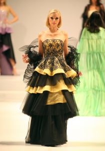 31-03-2008 SHOWBIZZ; MONIQUE COLLIGNON PRESENTEERDE WAANZINNIGE COUTURE COLLECTIE VOORJAAR 2008. In het decor van staal en de sfeer van een oude fabriek presenteerde MC. een waanzinnige zomercollectie voor de meer dan 500 aanwezige. Heup wiegend flaneerden 19 modellen over de witte catwalk met felgekleurde creaties en prachtige hoeden. De kleuren  Zwart wit bepaalden ook een groot blok van de bijzondere voorjaarscollectie. Het trouwe MC publiek was laaiend enthousiast,  en terecht want een dergelijk show komt niet dagelijks voor in Amsterdam. Vele bekenden waren weer aanwezig oa. Annemarie van Gaal, Jasmine Sendar in een prachtige creatie van Addy van de Krommenacker -zij durft wel- Micky Hoogendijk met Hummer, Daphne Dekkers, Stella Gomans, Jan en Monique des Bouvrie en natuurlijk onze mode verslaggever en deskundige Maik de Boer.
foto: Albert den Iseger.