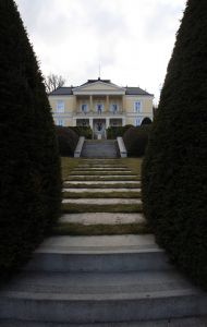 18-02-2008 POLITIEK; NEDERLANDS EN VLAAMSE CULTUURINVASIE IN HONGARIJE. De Hongaarse hoofdstad Budapest is tot 12 Maart het bruisende middelpunt van Nederlandse en Vlaamse cultuurmanifestaties. Prinses Margriet zo de opening verrichten maar belde helaas af in verband met ziekte. Prof.Mr. Pieter van Vollenhoven nam de honneus met verve waar. Tal van genodigden uit Belgie-Nederland en Hongarijewaren aanwezig. Addy van de Krommenacker gaf een daverende modeshow en Emily Bouwman glinsterende de gehele avond het was voor haar de eerste Hongaarse produktie die vlekkeloos verliep. 
foto: Albert den Iseger.