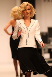 02-03-2008 SHOWBIZZ; VOORJAARSMODESHOW PAUL SCHULTEN IN HOTEL OKURA TE AMSTERDAM. Vele prominenten waren weer gekomen naar het Okura Hotel om weer te genieten van een heerlijke en mooie modeshow van Paul Schulten.
foto: Albert den Iseger.