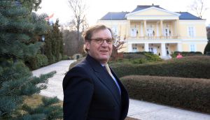 18-02-2008 POLITIEK; NEDERLANDS EN VLAAMSE CULTUURINVASIE IN HONGARIJE. De Hongaarse hoofdstad Budapest is tot 12 Maart het bruisende middelpunt van Nederlandse en Vlaamse cultuurmanifestaties. Prinses Margriet zo de opening verrichten maar belde helaas af in verband met ziekte. Prof.Mr. Pieter van Vollenhoven nam de honneus met verve waar. Tal van genodigden uit Belgie-Nederland en Hongarijewaren aanwezig. Addy van de Krommenacker gaf een daverende modeshow en Emily Bouwman glinsterende de gehele avond het was voor haar de  eerste Hongaarse produktie die vlekkeloos verliep.
foto: Albert den Iseger.