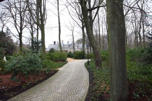 12-03-2008 SHOWBIZZ; TATJANA SIMIC HEEFT NWE LIEFDE GEVONDEN IN BELGIE.
Ronnie Rosenbaum heet de nieuwe liefde van Tatjana Simic, en woont in een heus kasteel in Belgie, waar Tatjana al menigmaal is gespot. Na Chris Luken en Marcel Boekhoorn is nu Ronnie Rosenbaum de gelukkige. Ronnie is oa. eigenaar van de Sting keten in Nederland en goed voor meer dan 110 miljoen volgens de Quote 500.
foto: Albert den Iseger.
