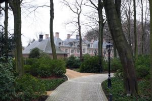 12-03-2008 SHOWBIZZ; TATJANA SIMIC HEEFT NWE LIEFDE GEVONDEN IN BELGIE.
Ronnie Rosenbaum heet de nieuwe liefde van Tatjana Simic, en woont in een heus kasteel in Belgie, waar Tatjana al menigmaal is gespot. Na Chris Luken en Marcel Boekhoorn is nu Ronnie Rosenbaum de gelukkige. Ronnie is oa. eigenaar van de Sting keten in Nederland en goed voor meer dan 110 miljoen volgens de Quote 500.
foto: Albert den Iseger.