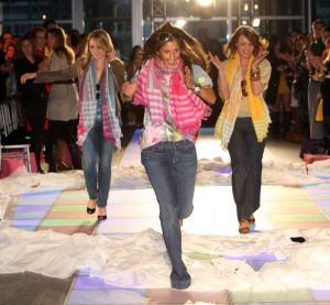 17-03-2008 SHOWBIZZ; DANI BLESS TOVERDE MET VELE KLEUREN OP MODESHOW IN EXPO AMSTERDAM. Dani Bless de styliste van vele bekende Nederlanders toverde met vele kleuren en creaties op haar voorjaarsmodeshow in Expo Amsterdam. Meer dan 50 jonge modellen showde een keur van bekende ontwerpers en niet alleen kleding maar ook bijzondere schoenen, tassen,shawls en sieraden. Het was weer een kleurig modefeestje en vele klanten van Dani waren ook aanwezig oa. Silvie Meis, Daniel Overgaag, Leontine Borsato, Nikki Plessen, Estelle Gullit en Jan en Monique des Bouvrie en vele anderen. 
foto: Albert den Iseger.