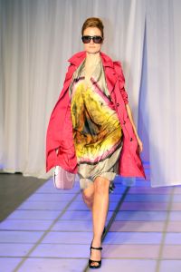 17-03-2008 SHOWBIZZ; DANI BLESS TOVERDE MET VELE KLEUREN OP MODESHOW IN EXPO AMSTERDAM. Dani Bless de styliste van vele bekende Nederlanders toverde met vele kleuren en creaties op haar voorjaarsmodeshow in Expo Amsterdam. Meer dan 50 jonge modellen showde een keur van bekende ontwerpers en niet alleen kleding maar ook bijzondere schoenen, tassen,shawls en sieraden. Het was weer een kleurig modefeestje en vele klanten van Dani waren ook aanwezig oa. Silvie Meis, Daniel Overgaag, Leontine Borsato, Nikki Plessen, Estelle Gullit en Jan en Monique des Bouvrie en vele anderen. 
foto: Albert den Iseger.