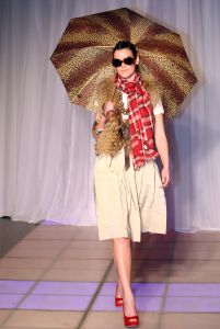 17-03-2008 SHOWBIZZ; DANI BLESS TOVERDE MET VELE KLEUREN OP MODESHOW IN EXPO AMSTERDAM. Dani Bless de styliste van vele bekende Nederlanders toverde met vele kleuren en creaties op haar voorjaarsmodeshow in Expo Amsterdam. Meer dan 50 jonge modellen showde een keur van bekende ontwerpers en niet alleen kleding maar ook bijzondere schoenen, tassen,shawls en sieraden. Het was weer een kleurig modefeestje en vele klanten van Dani waren ook aanwezig oa. Silvie Meis, Daniel Overgaag, Leontine Borsato, Nikki Plessen, Estelle Gullit en Jan en Monique des Bouvrie en vele anderen. 
foto: Albert den Iseger.