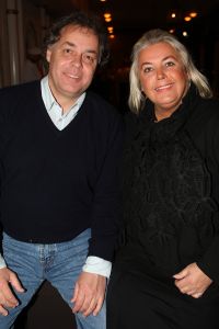 01-04-2009 SHOWBIZZ; 1000 PRIVE LEZERS HADDEN VEEL PLEZIER IN PRETPARK DE EFTELING. Afgelopen zondag organiseerde Princess een dagje uit in de Efteling. Meer dan 1000 Prive lezers waren ook uitgenodigd om een dagje te genieten van de meest spannende attracties van de Efteling. Gastheer Aad Ouborg had in totaal meer dan 19000 mensen uitgenodigd om te gaan genieten van alle plezier wat de Efteling te bieden heeft voor jong en oud. Het zonnetje scheen en het was prachtig weer om samen met talloze BNers op de foto te gaan. De wachttijden waren soms te lang bij de attracties maar je hoorde er niemand over klagen. De meeste mensen gingen naar huis met een foto van een van de BNers en dat alleen al maakte hun dag tot een onvergetelijke.
foto: Albert den Iseger.