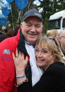 01-04-2009 SHOWBIZZ; 1000 PRIVE LEZERS HADDEN VEEL PLEZIER IN PRETPARK DE EFTELING. Afgelopen zondag organiseerde Princess een dagje uit in de Efteling. Meer dan 1000 Prive lezers waren ook uitgenodigd om een dagje te genieten van de meest spannende attracties van de Efteling. Gastheer Aad Ouborg had in totaal meer dan 19000 mensen uitgenodigd om te gaan genieten van alle plezier wat de Efteling te bieden heeft voor jong en oud. Het zonnetje scheen en het was prachtig weer om samen met talloze BNers op de foto te gaan. De wachttijden waren soms te lang bij de attracties maar je hoorde er niemand over klagen. De meeste mensen gingen naar huis met een foto van een van de BNers en dat alleen al maakte hun dag tot een onvergetelijke.
foto: Albert den Iseger.