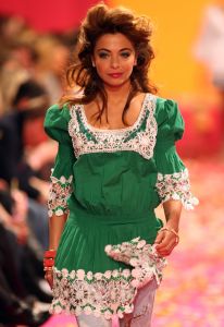 04-03-2009 SHOWBIZZ; JOS VAN RAAK GEEFT DE VOORJAARSMODE 2009 MODE EEN KLEURTJE. Meer dan 600 bezoekers zagen een fleurige en kleurige modeshow rechtstreeks uit de winkels van Jos van Raak uit Amsterdam. Bekenden kopjes sierden de roze catwalk namelijk Tooske Ragas- Georgina Verbaan - Lieke van Lexmond en Irene van der Laar waren deze avond de mannequins van Jos van Raak en brachten de mode op een sierlijke wijze aan de grote schare fans van Jos van Raak zijn mode.
foto: Albert den Iseger