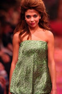 04-03-2009 SHOWBIZZ; JOS VAN RAAK GEEFT DE VOORJAARSMODE 2009 MODE EEN KLEURTJE. Meer dan 600 bezoekers zagen een fleurige en kleurige modeshow rechtstreeks uit de winkels van Jos van Raak uit Amsterdam. Bekenden kopjes sierden de roze catwalk namelijk Tooske Ragas- Georgina Verbaan - Lieke van Lexmond en Irene van der Laar waren deze avond de mannequins van Jos van Raak en brachten de mode op een sierlijke wijze aan de grote schare fans van Jos van Raak zijn mode.
foto: Albert den Iseger
