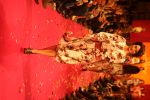 04-03-2009 SHOWBIZZ; JOS VAN RAAK GEEFT DE VOORJAARSMODE 2009 MODE EEN KLEURTJE. Meer dan 600 bezoekers zagen een fleurige en kleurige modeshow rechtstreeks uit de winkels van Jos van Raak uit Amsterdam. Bekenden kopjes sierden de roze catwalk namelijk Tooske Ragas- Georgina Verbaan - Lieke van Lexmond en Irene van der Laar waren deze avond de mannequins van Jos van Raak en brachten de mode op een sierlijke wijze aan de grote schare fans van Jos van Raak zijn mode.
foto: Albert den Iseger