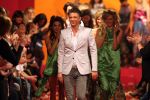 04-03-2009 SHOWBIZZ; JOS VAN RAAK GEEFT DE VOORJAARSMODE 2009 MODE EEN KLEURTJE. Meer dan 600 bezoekers zagen een fleurige en kleurige modeshow rechtstreeks uit de winkels van Jos van Raak uit Amsterdam. Bekenden kopjes sierden de roze catwalk namelijk Tooske Ragas- Georgina Verbaan - Lieke van Lexmond en Irene van der Laar waren deze avond de mannequins van Jos van Raak en brachten de mode op een sierlijke wijze aan de grote schare fans van Jos van Raak zijn mode.
foto: Albert den Iseger