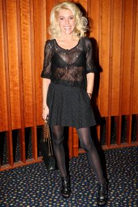 04-03-2009 SHOWBIZZ; PAUL SCHULTEN BRENGT DE ZOMER NAAR U TOE. Paul Schulten bracht alvast een stukje zomer naar het Amsterdamse Okura hotel toe. De modeontwerper bracht als eerste zijn voorjaarsmode op de catwalk. Paul vertelde op de catwalk heel relaxt over zijn inspiratie die hij op deed in mediterrane gebieden als Zuid Frankrijk-Spanje-Italie en steden als Parijs en Milaan. Zijn nieuwe creaties zijn fleurig en doen verlangen naar een mooie zomer. Elegante mantel en broekpakken en stijlvolle avondjurken gedecoreerd met prachtige sieraden van Otuzu. Paul zette voor bekend Nederland alvast de zomersfeer neer  en omringd door zijn mannequins toonde Paul zich een creatief mode ontwerper. Vele bekenden waren naar het Okura gekomen oa. Bram en Marjon Bakker-Patricia Paay-Hank Heijn-Ans Markus en natuurlijk ontbrak Maik de Boer niet.
foto: Albert den Iseger.
