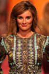 04-03-2009 SHOWBIZZ; JOS VAN RAAK GEEFT DE VOORJAARSMODE 2009 MODE EEN KLEURTJE. Meer dan 600 bezoekers zagen een fleurige en kleurige modeshow rechtstreeks uit de winkels van Jos van Raak uit Amsterdam. Bekenden kopjes sierden de roze catwalk namelijk Tooske Ragas- Georgina Verbaan - Lieke van Lexmond en Irene van der Laar waren deze avond de mannequins van Jos van Raak en brachten de mode op een sierlijke wijze aan de grote schare fans van Jos van Raak zijn mode.
foto: Albert den Iseger