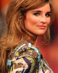 04-03-2009 SHOWBIZZ; JOS VAN RAAK GEEFT DE VOORJAARSMODE 2009 MODE EEN KLEURTJE. Meer dan 600 bezoekers zagen een fleurige en kleurige modeshow rechtstreeks uit de winkels van Jos van Raak uit Amsterdam. Bekenden kopjes sierden de roze catwalk namelijk Tooske Ragas- Georgina Verbaan - Lieke van Lexmond en Irene van der Laar waren deze avond de mannequins van Jos van Raak en brachten de mode op een sierlijke wijze aan de grote schare fans van Jos van Raak zijn mode.
foto: Albert den Iseger