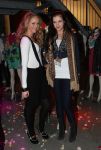 04-03-2009 SHOWBIZZ; JOS VAN RAAK GEEFT DE VOORJAARSMODE 2009 MODE EEN KLEURTJE. Meer dan 600 bezoekers zagen een fleurige en kleurige modeshow rechtstreeks uit de winkels van Jos van Raak uit Amsterdam. Bekenden kopjes sierden de roze catwalk namelijk Tooske Ragas- Georgina Verbaan - Lieke van Lexmond en Irene van der Laar waren deze avond de mannequins van Jos van Raak en brachten de mode op een sierlijke wijze aan de grote schare fans van Jos van Raak zijn mode.
foto: Albert den Iseger