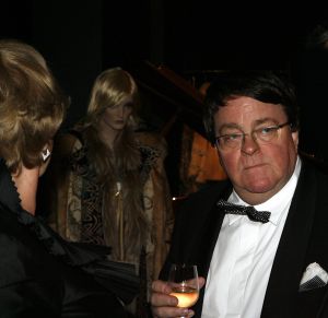 27-03-2009 NIEUWS; LOUIS REYTENBAGH AANGEKLAAGD VOOR DIEFSTAL VAN $ 700 MIJLJOEN. Bank Credit Suisse zegt voor zeker $700 miljoen te zijn bestolen door Louis Reytenbagh. Louis Reytenbagh woonachtig in het Belgische Brasschaat en in Monaco is verdacht van bedrog en verduistering. De oud Nederlandse tandarts heeft een geschat vermogen van 590 miljoen euro en staat op de 42ste plaats van de Quote 500. Afgelopen dinsdag is de Amerikaanse-Zwitserse bank een procedure gestart tegen de investeerder.
foto: Albert den Iseger.