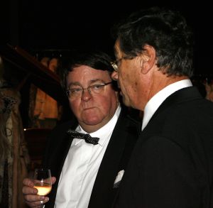 
27-03-2009 NIEUWS; LOUIS REYTENBAGH AANGEKLAAGD VOOR DIEFSTAL VAN $ 700 MIJLJOEN. Bank Credit Suisse zegt voor zeker $700 miljoen te zijn bestolen door Louis Reytenbagh. Louis Reytenbagh woonachtig in het Belgische Brasschaat en in Monaco is verdacht van bedrog en verduistering. De oud Nederlandse tandarts heeft een geschat vermogen van 590 miljoen euro en staat op de 42ste plaats van de Quote 500. Afgelopen dinsdag is de Amerikaanse-Zwitserse bank een procedure gestart tegen de investeerder.
foto: Albert den Iseger.