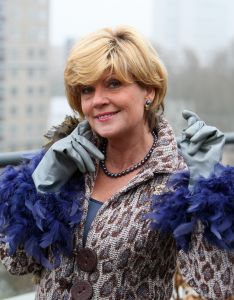 06-03-2009 SHOWBIZZ; MARJA EN LINY GAAN MET DE VOORJAARSSCHOONMAAK BEGINNEN.
Exclusief voor weekblad Prive gaan Marja en Liny wekelijks tips geven over de grote voorjaarsschoonmaak. Wekelijks tips over soppen-boenen en lappen met Marja en Liny.
foto: Albert den Iseger.