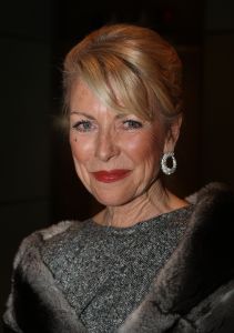 10-03-2009 SHOWBIZZ; MART VISSER LAAT IEDEREEN WEGDROMEN MET ZWOELE ZOMERMODE. Het Amsterdamse Hilton Hotel was weer top de Brood Top gevuld. Iedereen wuifde de zorgen even weg en waande zich in een tropische paradijs met wapperde zomermode. Tal van prominenten waren van de partij oa. Jan en Monique des Bouvrie- Cor en Hansje Boonstra- Hans en Irene Schreuder-Ingrid Staal-Judith Wiersma en natuurlijk Leatitia Griffith. 
foto: Albert den Iseger.