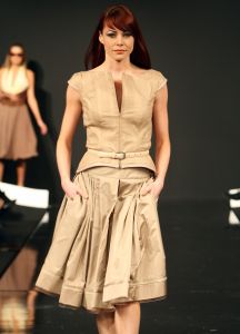 10-03-2009 SHOWBIZZ; MART VISSER LAAT IEDEREEN WEGDROMEN MET ZWOELE ZOMERMODE. Het Amsterdamse Hilton Hotel was weer top de Brood Top gevuld. Iedereen wuifde de zorgen even weg en waande zich in een tropische paradijs met wapperde zomermode. Tal van prominenten waren van de partij oa. Jan en Monique des Bouvrie- Cor en Hansje Boonstra- Hans en Irene Schreuder-Ingrid Staal-Judith Wiersma en natuurlijk Leatitia Griffith. 
foto: Albert den Iseger.