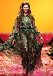 04-03-2009 SHOWBIZZ; JOS VAN RAAK GEEFT DE VOORJAARSMODE 2009 MODE EEN KLEURTJE. Meer dan 600 bezoekers zagen een fleurige en kleurige modeshow rechtstreeks uit de winkels van Jos van Raak uit Amsterdam. Bekenden kopjes sierden de roze catwalk namelijk Tooske Ragas- Georgina Verbaan - Lieke van Lexmond en Irene van der Laar waren deze avond de mannequins van Jos van Raak en brachten de mode op een sierlijke wijze aan de grote schare fans van Jos van Raak zijn mode.
foto: Albert den Iseger