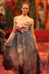 04-03-2009 SHOWBIZZ; JOS VAN RAAK GEEFT DE VOORJAARSMODE 2009 MODE EEN KLEURTJE. Meer dan 600 bezoekers zagen een fleurige en kleurige modeshow rechtstreeks uit de winkels van Jos van Raak uit Amsterdam. Bekenden kopjes sierden de roze catwalk namelijk Tooske Ragas- Georgina Verbaan - Lieke van Lexmond en Irene van der Laar waren deze avond de mannequins van Jos van Raak en brachten de mode op een sierlijke wijze aan de grote schare fans van Jos van Raak zijn mode.
foto: Albert den Iseger