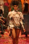 04-03-2009 SHOWBIZZ; JOS VAN RAAK GEEFT DE VOORJAARSMODE 2009 MODE EEN KLEURTJE. Meer dan 600 bezoekers zagen een fleurige en kleurige modeshow rechtstreeks uit de winkels van Jos van Raak uit Amsterdam. Bekenden kopjes sierden de roze catwalk namelijk Tooske Ragas- Georgina Verbaan - Lieke van Lexmond en Irene van der Laar waren deze avond de mannequins van Jos van Raak en brachten de mode op een sierlijke wijze aan de grote schare fans van Jos van Raak zijn mode.
foto: Albert den Iseger