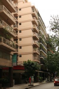 03-03-2009 NIEUWS: OUDERS VAN MAXIMA ZORREQUIETA WONEN IN BUENES AIRES. Al vele jaren is bekend dat de ouders van Maxima wonen in Buenes Aires en wel boven een super markt. Nou dat is dus niet waar hun flat is naast een super markt gelegen .Hun wonen is een super deluxe flat naast de supermarkt. 
foto: Albert den Iseger.