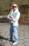 01-04-2009 SHOWBIZZ; 1000 PRIVE LEZERS HADDEN VEEL PLEZIER IN PRETPARK DE EFTELING. Afgelopen zondag organiseerde Princess een dagje uit in de Efteling. Meer dan 1000 Prive lezers waren ook uitgenodigd om een dagje te genieten van de meest spannende attracties van de Efteling. Gastheer Aad Ouborg had in totaal meer dan 19000 mensen uitgenodigd om te gaan genieten van alle plezier wat de Efteling te bieden heeft voor jong en oud. Het zonnetje scheen en het was prachtig weer om samen met talloze BNers op de foto te gaan. De wachttijden waren soms te lang bij de attracties maar je hoorde er niemand over klagen. De meeste mensen gingen naar huis met een foto van een van de BNers en dat alleen al maakte hun dag tot een onvergetelijke.
foto: Albert den Iseger.