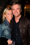 04-03-2009 SHOWBIZZ; JOS VAN RAAK GEEFT DE VOORJAARSMODE 2009 MODE EEN KLEURTJE. Meer dan 600 bezoekers zagen een fleurige en kleurige modeshow rechtstreeks uit de winkels van Jos van Raak uit Amsterdam. Bekenden kopjes sierden de roze catwalk namelijk Tooske Ragas- Georgina Verbaan - Lieke van Lexmond en Irene van der Laar waren deze avond de mannequins van Jos van Raak en brachten de mode op een sierlijke wijze aan de grote schare fans van Jos van Raak zijn mode.
foto: Albert den Iseger