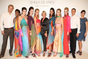 15-03-2009 SHOWBIZZ; SHEILA DE VRIES GEEFT IEDEREEN HET ULTIEME ZOMERGEVOEL MEE. In het Amsterdam Hilton hotel was het weer een middagje zomer met als zonnetje de mode van Sheila de Vries.
foto: Albert den Iseger.